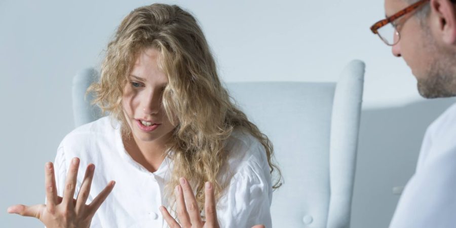 woman expressing her emotions dual diagnosis in Ohio